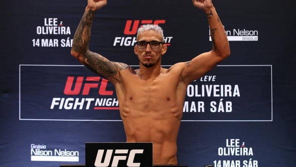 Charles Oliveira rozebírá své soupeře v UFC a myslí na titul