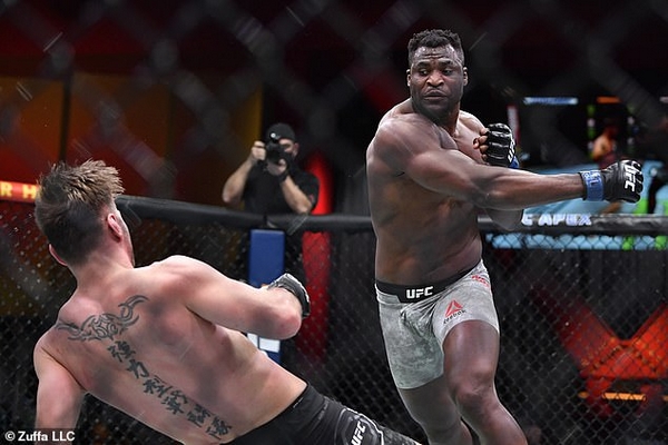 Francis Ngannou bude mít v UFC nového soupeře