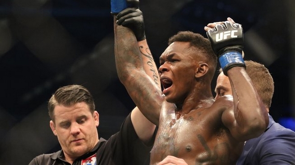 Israel Adesanya a jeho tým touží po boji s Gorilou