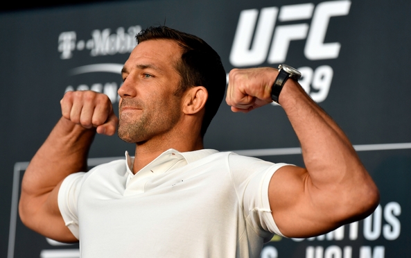 Pravda je taková, že UFC zápasníkům neplatí tolik, kolik si zaslouží, svěřil se navrátilec Rockhold