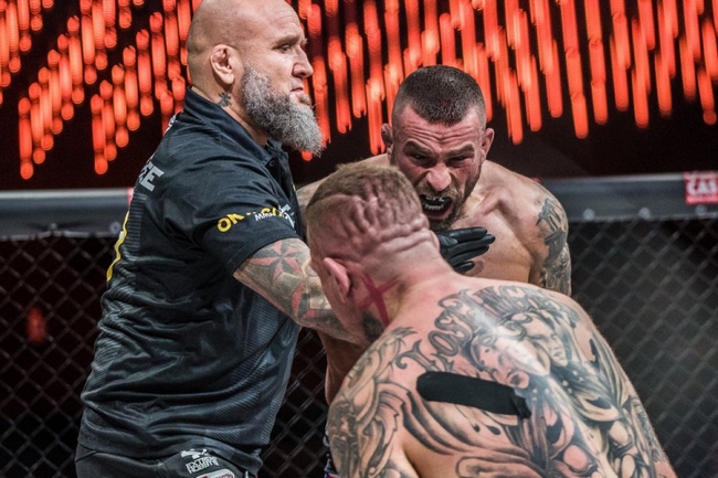 Karlos Vemola v kleci Oktagon MMA