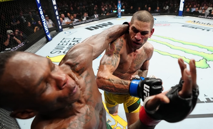 Pereira knokautoval Adesanyu na UFC 281 Pereira knokautoval Adesanyu na UFC 281