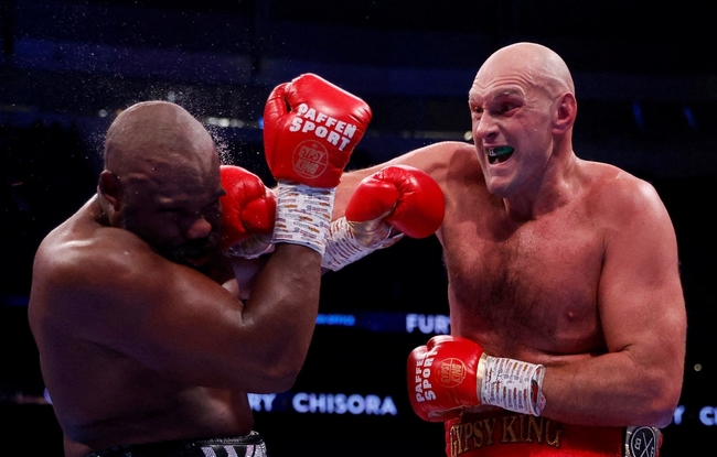Tyson Fury porazil Chisoru a obhajil titul
