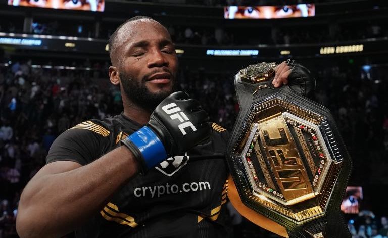 Zamotaná situace na vrcholu veltrové váhy UFC! Neporažení bojovníci se hromadí ve frontě