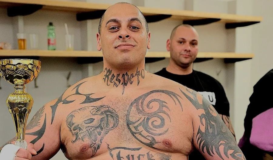 Kde je nějaké uznání? táže se Jarda Kotlár. Jsem už legenda a celebrita. Nevidí to pouze ti, co to nechtějí vidět 