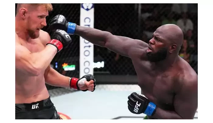 Zase ti UFC rozhodčí! Pochybil Dean? Rozhodně mi nic nebylo, kritizuje zastavení Rozenstruik
