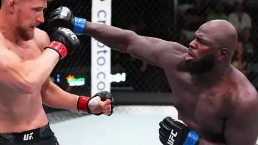Zase ti UFC rozhodčí! Pochybil Dean? Rozhodně mi nic nebylo, kritizuje zastavení Rozenstruik