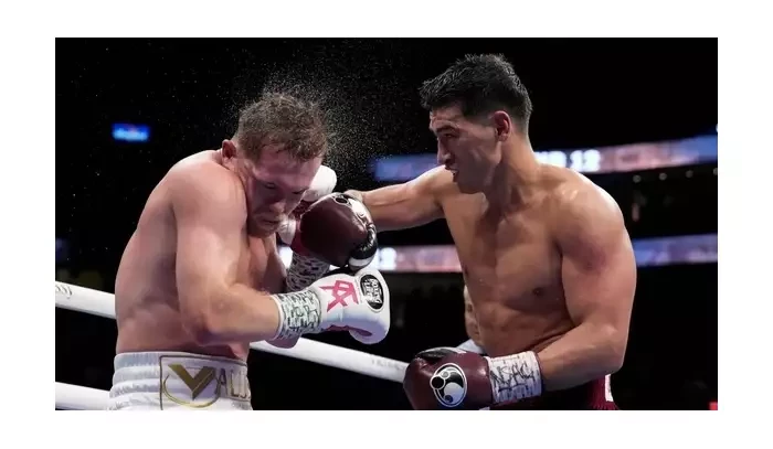 Dmitry Bivol promluvil o tom, jak se staví k odvetě s Canelem Alvarezem