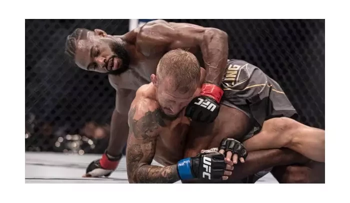Vykloubené rameno? Jen výmluvy, říká Sterling. Proč tedy Dillashaw prohrál?