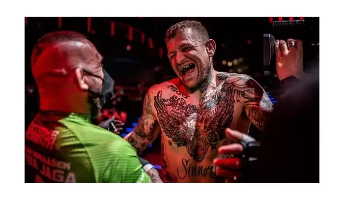 Rozhodčí Pavel Touš vysvětluje, proč musel ukončit duel Mikulášek vs. Meliš