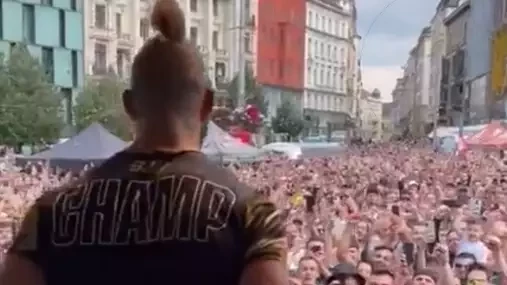 Hotové peklo! Jiřího Procházku doma vítaly tisíce fanoušků