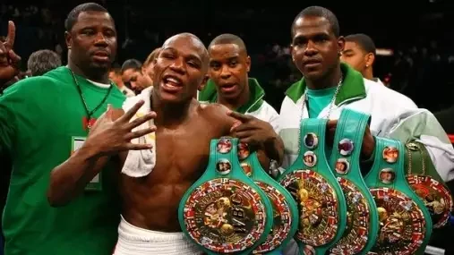Já a Mayweather si můžeme vzájemným zápasem vydělat ohromný balík, je si vědom De La Hoya