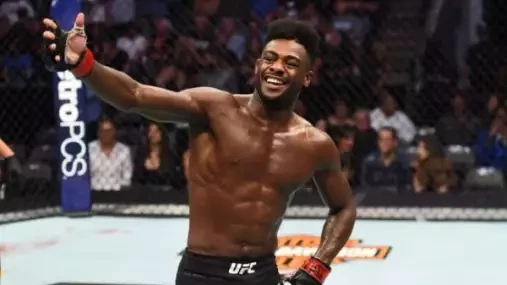 Šampion Sterling uvedl jméno soupeře, kterého se ve své divizi skutečně obává