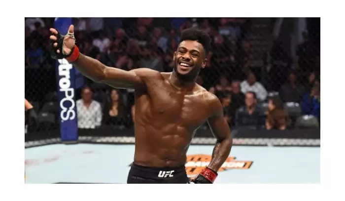 Šampion Sterling uvedl jméno soupeře, kterého se ve své divizi skutečně obává