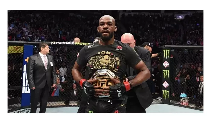 Je to oficiální! Jon Jones se vrací a ihned zabojuje o titul těžké váhy