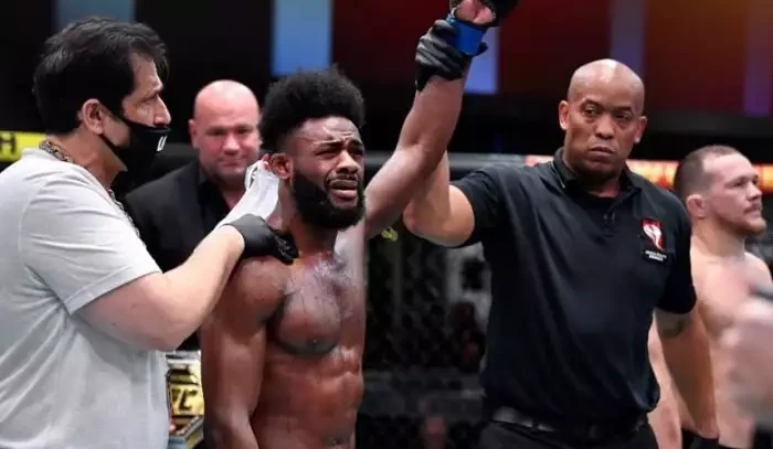 Aljamain Sterling prozradil, kdy nejdříve bude schopný obhajovat svůj pás bantamové váhy