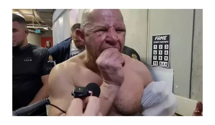 To je řízek! 52letý MMA zápasník naskočil do souboje za syna a pokousal soupeře