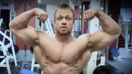 Patnáct let bral piko, pořád sype, a teď je z něj MMA zápasník! Filip Grznár chce odvetu s Benem Cristovaem