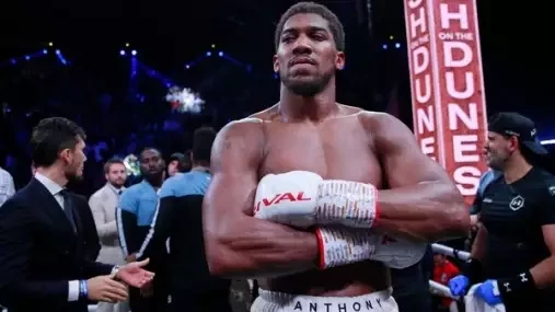 Anthony Joshua reaguje na zrušení duelu s Furym. Svůj management pověřil jasným úkolem