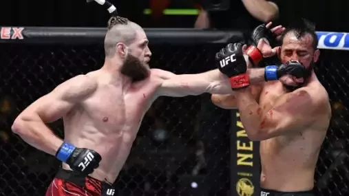 Jiří Procházka vytasil precizní KO a ovládl Vegas. Je to zabiják, chválí ho Cormier. Dále boj o titul?
