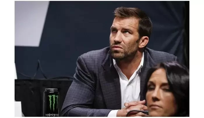 Luke Rockhold konečně našel nápadníka, který hodlá prověřit jeho „skleněnou“ bradu