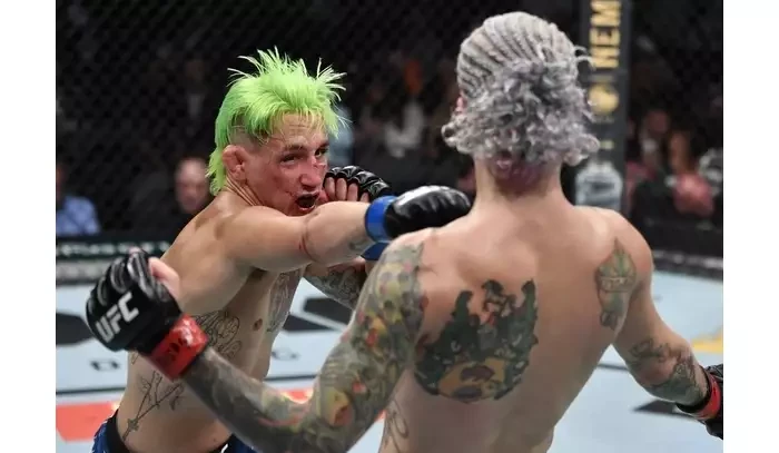 Chci ukázat, že jsem víc než jen boxovací pytel, avizuje bojovník, jenž při debutu v UFC dostal životní nakládačku
