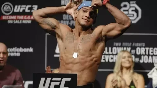 To je zloba! Gilbert Burns se pustil do „průměrného“ Covingtona a osočil ho ze zbabělosti