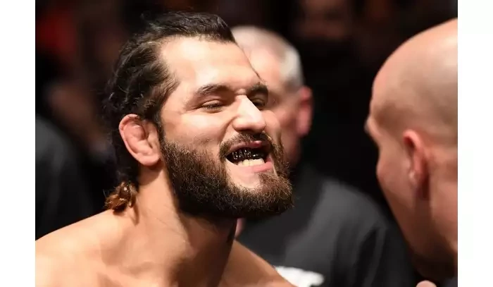 Jak dlouho bude Masvidal mimo hru a jaké zranění způsobilo, že brečel jako „malé děcko“?