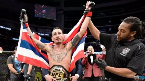 Kdo nahradí Hollowaye v bitvě s Volkanovskim? UFC má dva kandidáty