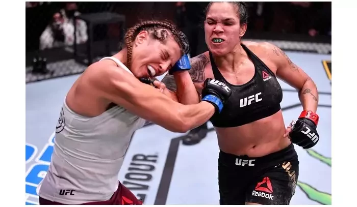 Že je Amanda Nunes nejlepší? To je omyl! domnívá se Claressa Shields. Proč?
