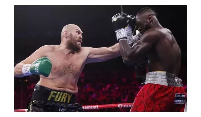 Fury ovládl bezpochybně nejlepší válku roku. Wilder padl na KO v jedenáctém kole - VIDEO