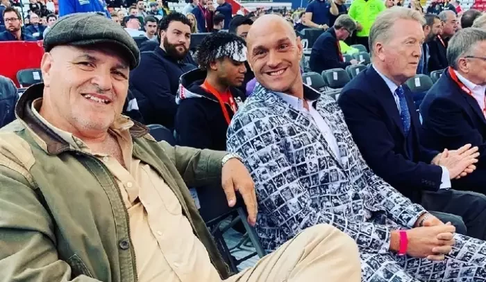 Chtěl jsem, aby Fury trilogii s Wilderem odložil, odhalil jeho otec. Dcera mu umírala v nemocnici