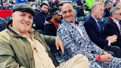 Chtěl jsem, aby Fury trilogii s Wilderem odložil, odhalil jeho otec. Dcera mu umírala v nemocnici