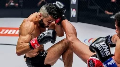 VIDEO: Brutální KO! Thajec Superbon je novým králem světového kickboxu