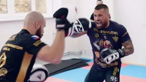Box je úplně jiný sport, na tréninku dostávám nařezáno a jméno je vám k ničemu! popisuje Vémola přípravu