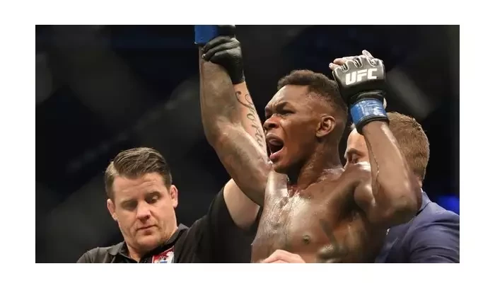 Adesanya: Whittakera jsem mohl ukončit, kdy jsem chtěl, ale bavilo mě si s ním hrát