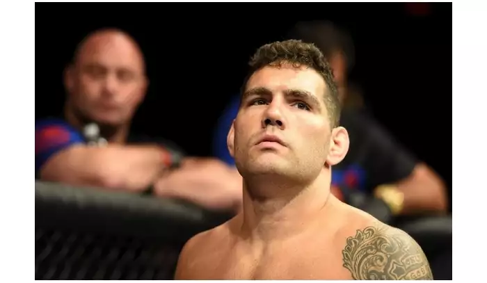 Chris Weidman si určil podmínku, která je nutná k jeho návratu. Ruku na srdce, asi už bojovat nebude…