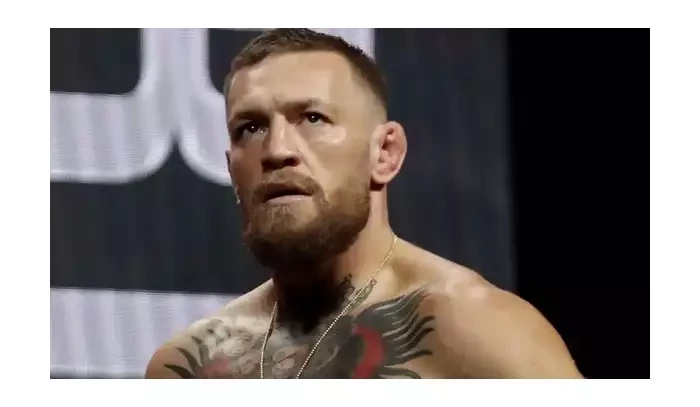 Boj o pás? Co bych měl komu co dokazovat, jsem přeci double champ, ozval se Conor McGregor