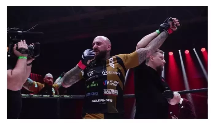 VIDEO: Michal Martínek porazil v Rusku Pakutinskase na body!