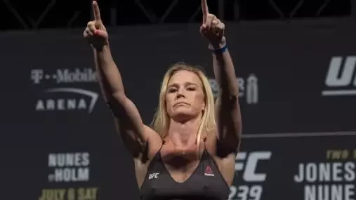 Stále se mohou stát šampionkou, věří Holly Holm. Bude to ale ještě v UFC?