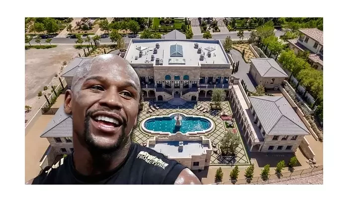 Zloději vykradli Mayweatherův dům. Boxer nabízí 100 tisíc dolarů za dopadení viníků