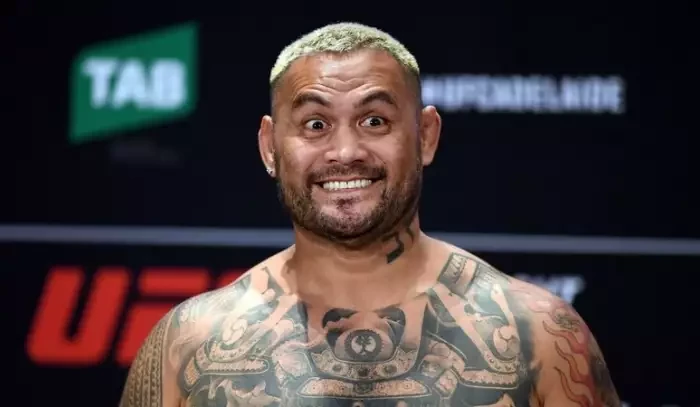 Rád bych znova bojoval, ale po zažalování UFC mě už nikdo nechce, tvrdí známá těžká váha