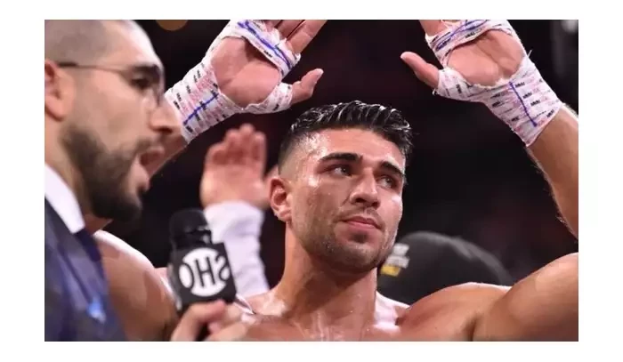 Tommy Fury: Jakea bych porazil se zlomenou rukou i se zlomenými žebry, lékaři mě do boje nepustili