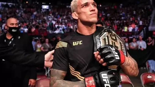 Khabib vysvětlil, proč s ním Oliveira stále nemůže být srovnáván