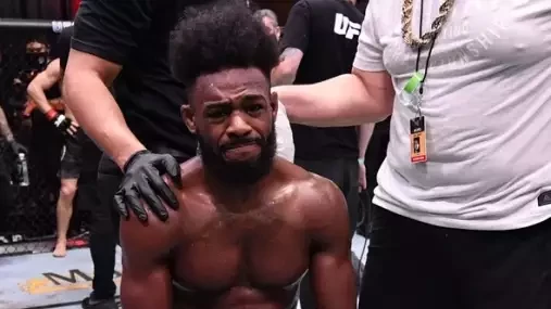 White mi drze plivnul do tváře a vůbec se za to nestyděl, obořil se do hlavy UFC šampion Sterling