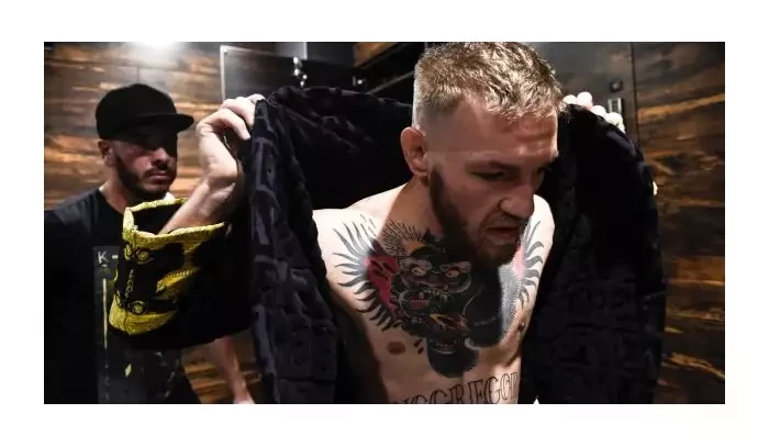 Poirier je na McGregora moc velký a silný soupeř, myslí si Sonnen. Na rozjezd mu navrhuje někoho menšího