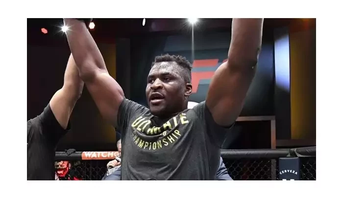 Dana White reaguje na Predátorův požadavek ohledně zápasu s Tysonem Furym