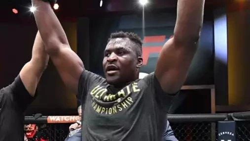 Dana White reaguje na Predátorův požadavek ohledně zápasu s Tysonem Furym