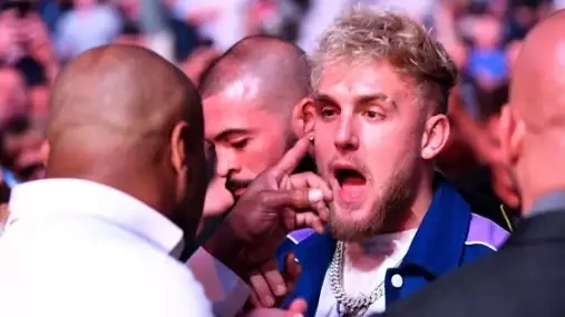 Trenér vysvětluje, proč Daniel Cormier nevypleskal Jakea Paula hned na turnaji UFC 261