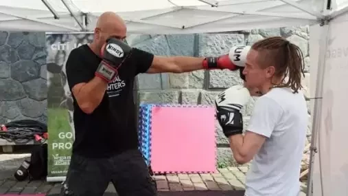 Šéf Pirátů Bartoš nasadil boxerské rukavice a rozdával rány jako Rocky! Sundal by i Vémolu?